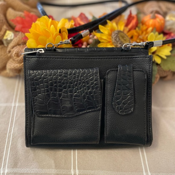Medium Sized Black Crossbody with many options for storage. - Picture 2 of 12